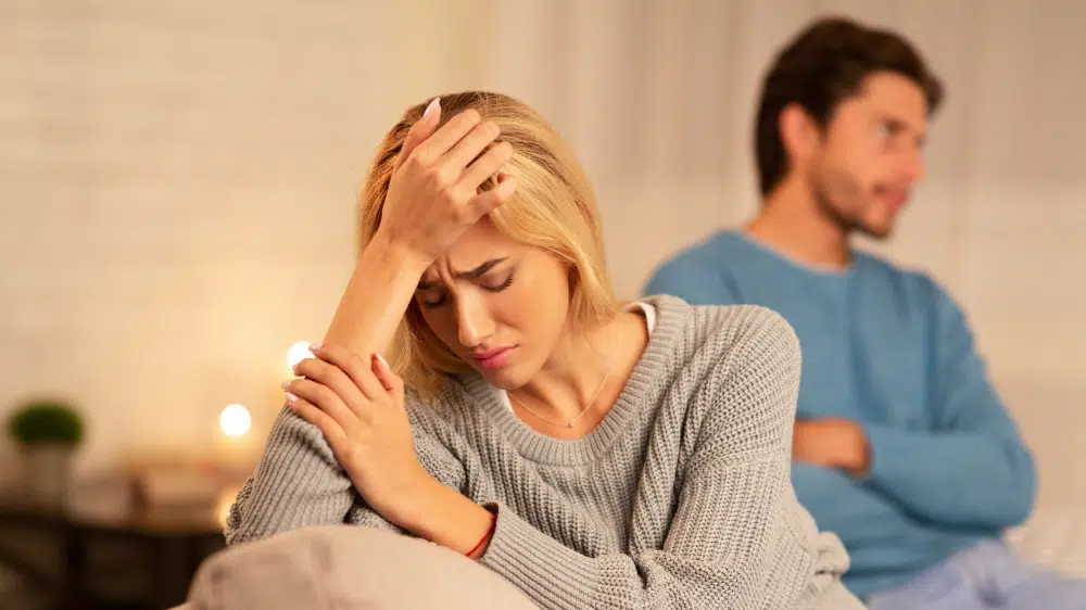 Συναισθηματικά μη διαθέσιμος σύντροφος  mytherapist©